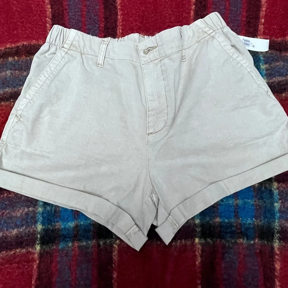 Old Navy Lightweight Khaki Shorts Medium - Picture 1 of 14